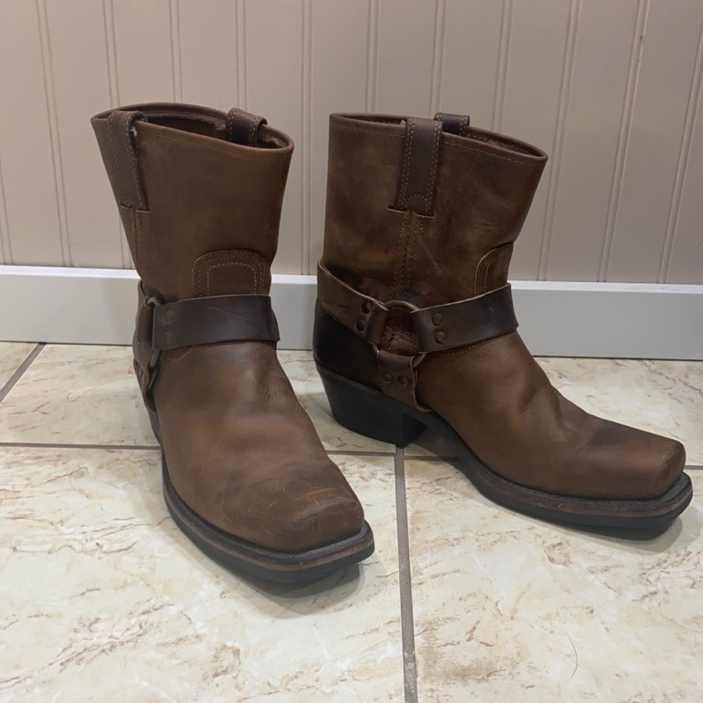 NEVER WORN Frye Boot Harness 91/2 -  Tan Short Boot